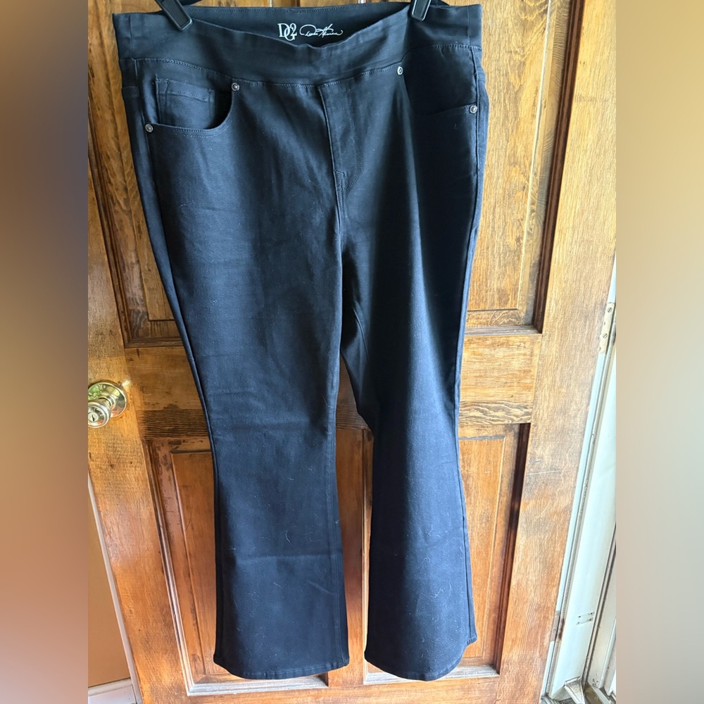 Dg2 by Diane Gilman black flared virtual stretch pull on jeans 16w